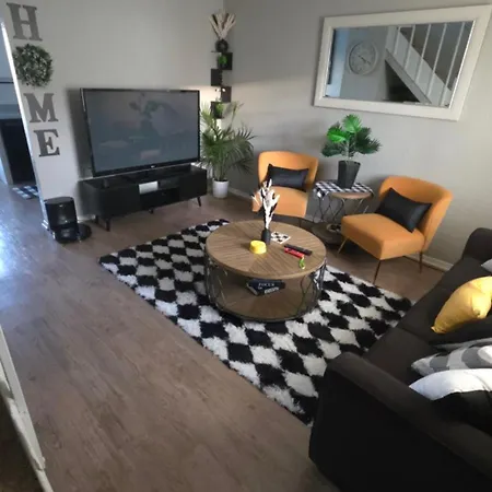 Entire Townhome With Workspace
